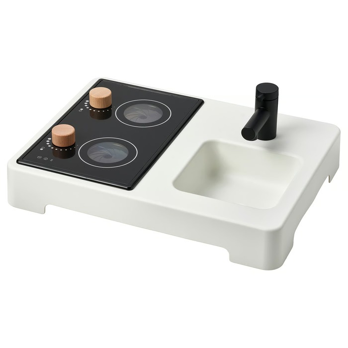 STENMUS ステンムスは、子ども部屋や毎日の遊びに使いやすい、STENMUSシリーズのミニおままごとキッチンです。 IKEAらしい北欧デザインと子供部屋で使いやすい実用性を両立しています。子ども部屋になじみやすいIKEAのキッズ向けアイテム日常使いしやすく、遊びや収納まわりに取り入れやすいデザインSTENMUSシリーズをそろえて統一感のある空間づくりに役立ちますシリーズSTENMUS ステンムス商品ミニおままごとキッチン型番40583623カラーホワイト ブラックSTENMUS ステンムスは、子ども部屋や毎日の遊びに使いやすい、STENMUSシリーズのミニおままごとキッチンです。 IKEAらしい北欧デザインと子供部屋で使いやすい実用性を両立しています。子ども部屋になじみやすいIKEAのキッズ向けアイテム日常使いしやすく、遊びや収納まわりに取り入れやすいデザインSTENMUSシリーズをそろえて統一感のある空間づくりに役立ちますシリーズSTENMUS ステンムス商品ミニおままごとキッチン型番40583623カラーホワイト ブラック
