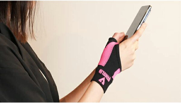 バンテリンコーワ サポーター サムアーマー 親指専用 ブラックネオンピンク 小さめ〜ふつうS〜Mサイズ：17〜19cm 左右共用1枚入 日本製 返品・交換不可 興和