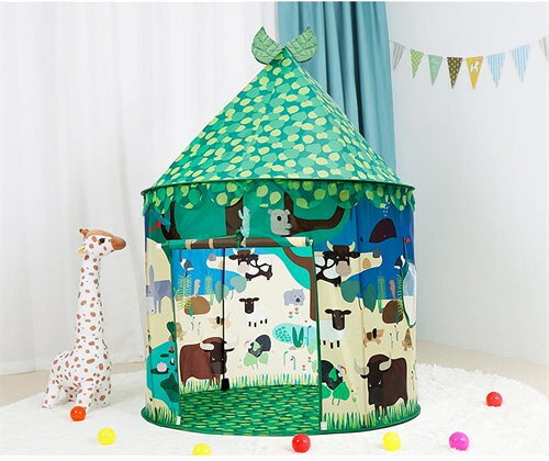 商品仕様商 品 名：楽しみ子供テント(サイズ) テント：約組み立時/直径100*高さ135cm　　　　 　　　　　　収納時/40*40*厚さ3cm商品重量：　 約0.8kg商品材質：布：ポリエステルポール：ファイバー・スチールセット内容テント本体、収納バッグ製品特徴●子供の遊び心をくすぐる室内室外用プレイテントです！●簡単な組み立て式なので、組み立ても収納もラクラク！● 式！ジッパー収納バッグ付き！手軽に持ち運びをすることができます。●大きい空間を占めない、子供が独立アイディア空間を提供します。●お子様がおもちゃをテントに片付けられるよう、散らからないように学ぶことができます。子供の独立した能力を向上させます。●赤ちゃんが一人で寝られるようにお母さんをサポート。●誕生日、パーティー、公園、ピクニック、裏庭のバーベキュー、遊び場、学校、カーニバル、デイケア、睡眠、屋内または屋外のプレイのための の幼児のおもちゃ！様々なシーンでお使いください。●子供の隠れ家にも、プレイスペースにも、子供も大人もワクワクするテントです！ ●子供のためのプレイ は、子供がクロールして遊ぶための楽しい満員の遊び場を作り、赤ちゃんの独立した能力を向上させます。材質メリット●無毒の柔らかい布は、子供たちのために、安全で優しい環境を提供しております。通気性のメッシュデザインは、モスキートプルーフを見るために内部の視界を視覚化します。●二重に縫製された洗濯可能なポリエステル布は、耐摩耗性に非常に優れています。クイック 簡単にセットアップ、 、保管します。●丈夫な繊維棒で、道具を使う必要がなくて、すぐテントをカンタンに取り付けられて、固定できます。洗濯について●本製品の布部分のみ手洗いできます。●無蛍光の洗剤をご使用ください。●漂白剤は使用しないでください。●タンブラー乾燥は行わないでください。●干す場合は、形を整えて風通しのよい日陰に平干ししてください。注意事項※ 組み立てる際、手袋のご使用をお願いいたします。※この商品に、輪は付属しませんのでご注意ください。 ※本製品はお客様組み立てとなります。工具は必要ありません。 ※測る位置によって、±1〜3cmの誤差が生じる場合がございます。 ※ 商品は性能向上などのため、一部仕様変更や外観を変更する場合があります。※掲載の商品画像と実際の色は、室内、室外での撮影の状況、モニターの表示等により若干異なる場合がありますので、ご了承くださいませ。検索キーワード収納バッグ付き 玩具収納 遊び場 テント 子供 テント 室内 室外 子ども 室内 テント こども 室内 テント キッズ テント おもちゃ キッズテント おしゃれ キッズテント 女の子 男の子 屋外 プレイ 室内 子供用テント おもちゃテント 子供部屋 キャンプ 庭遊具 簡易テント 誕生日 出産祝 インテリア 組立簡単 クリスマス プレゼント に 適 おもちゃ 子供部屋 キッズ テント 折り畳み式 インディアン キャンプ テント 庭 遊具 秘密基地 玩具収納 ままごと 簡易テント キッズ プレイ 知育玩具ブランド: (登録番号：第6961907 出願番号：商願2025-017605)