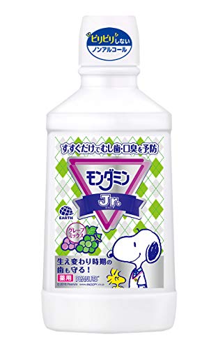 ● 小中学生向けの低刺激ノンアルコールマウスウォッシュ ● 天然コーティング成分セラックと殺菌成分CPC配合で虫歯予防 ● すすぐだけで歯みがき後の汚れもしっかり洗浄 ● 毎日使いたくなるグレープミックスの香味 ● 口臭予防や口中の浄化効果もあり ● 使用後に水ですすぐ必要なし 【ご注意】用法・用量および使用上の注意をよくお読みのうえ、正しくご使用ください。 お体に合わない場合は使用を中止し、症状が続く場合は医師等にご相談ください。 原産国：日本区分：医薬部外品発売元/製造元等：アース製薬（EHP） 【成分】 濃グリセリン、PG、香料(グレープミックスタイプ)、トレハロース、キシリット、グリチルリチン酸2K、スクラロース、炭酸水素Na、水酸化Na、POEセチルエーテル、白色セラック、パラベン、EDTA-2Na、塩化セチルピリジニウム(CPC)、緑色201号、黄色4号 広告文責：有限会社MAY 電話番号：079-569-1286