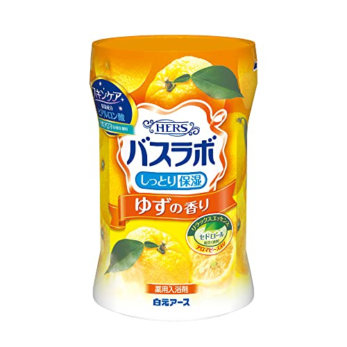 スキンケアタイプの粉末薬用入浴剤商品紹介 ・有効成分が温浴効果を高めて結構を促進し、疲労回復や肩のこり等に効果があります。 ・温泉成分(炭酸水素ナトリウム、硫酸ナトリウム)の働きで、湯上がり後もポカポカ感が続きます。 ・なめらかなお湯で、すべすべな肌ざわりに。 ・ヒアルロン酸(保湿成分)配合でお肌しっとり。 ・ブルーの粒は、セドロールを配合したアロマビーズ(香料)です。 ・ゆずの香り