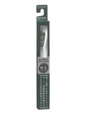 ・良質な天然毛（馬の毛：タテガミ）を使用した軟毛歯ブラシ。 ・毛の根本部分のみ使用し曲がりにくく長持ち。 ・歯のカーブに合わせた植毛で磨きやすい。 ・やわらかめの毛で歯ぐきをやさしくケア。 ・耐熱温度80度。 ・日本製の商品です。 【ご注意】原材料名およびアレルゲン（アレルギー物質）につきましては、必ずお手元に届いた商品のパッケージ表示をご確認のうえ、お客様ご自身の体質・体調に合わせてご使用ください。 体質に合わない場合や体調不良を感じた場合は、直ちに使用を中止してください。 原産国：日本 区分：日用品 発売元/製造元等：エビス株式会社 大阪支店 【原材料】 柄の材質：ポリプロピレン、毛の材質：天然毛（馬の毛・山羊の毛・穴熊の毛） 広告文責：有限会社MAY 電話番号：079-569-1286