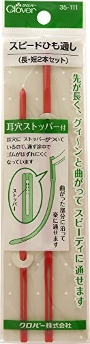 モダンレッド/小型 - 中型/35-111・PatternName:単品・パッケージ個数:1・素材プラスチックひもがすばやく通せて、とても便利なロングセラー商品のスピードひも通しの耳穴にストッパー機能をプラスしました。 内側の突起でゴムをはさみ、通すときのゴムの脱落を防ぎます。