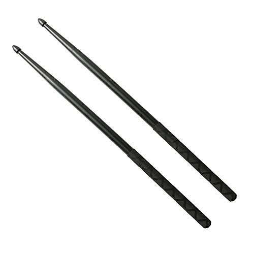 黒/-/Nylon Drum Sticks 5a・Color:黒・パッケージ個数:1・軽量で耐久性のあるナイロン素材：このドラムスティックは高品質ナイロン製で、軽量かつ摩耗に強く、長時間の演奏に最適です，木製ドラム バチよりも耐久性が高く、ドラムスティック 滑り止め加工で手汗にも強いため、お子様やドラム バチ 初心者の練習にぴったり，ドラム バチ 5Aサイズは握りやすく・ティアドロップ型チップで豊かな音色：水滴型チップがドラムスティックの響きを広げ、シンバルとの相性も抜群，ドラム バチ 5Aのバランスがドラム バチ 初心者のコントロールをサポート，ドラムスティック 滑り止め機能により、激しい演奏でも安定した音をキープします・滑り止め加工でしっかりグリップ：握り部分のドラムスティック 滑り止め加工が手汗を抑制，ドラム スティック 滑り止め性能で手首の負担を軽減し、ドラム バチ 子供でも長時間練習可能，ライブでのドラム バチ 5A使用時も滑りにくい設計です・鮮やかなカラーデザインで個性を表現：ブルー・グリーン・レッドの3色から選べるカラフルなナイロン製ドラムスティッ