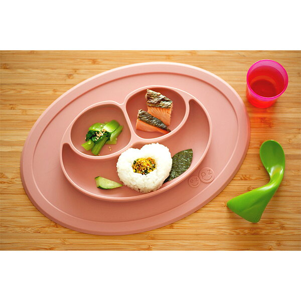 木のおもちゃ&ギフト ニコリのezpz ミニマット お食事マット 誕生日 2歳 3歳 誕生日プレゼント ベビー 赤ちゃん 吸盤付き 出産祝い 女の子 男の子 一歳 子供 おしゃれ かわいい シリコン バースデー 離乳食 ギフト 1歳 幼児 こども マット ベビー食器 皿 ひっくり返らない シリコンマット 育児用品｜アングル2