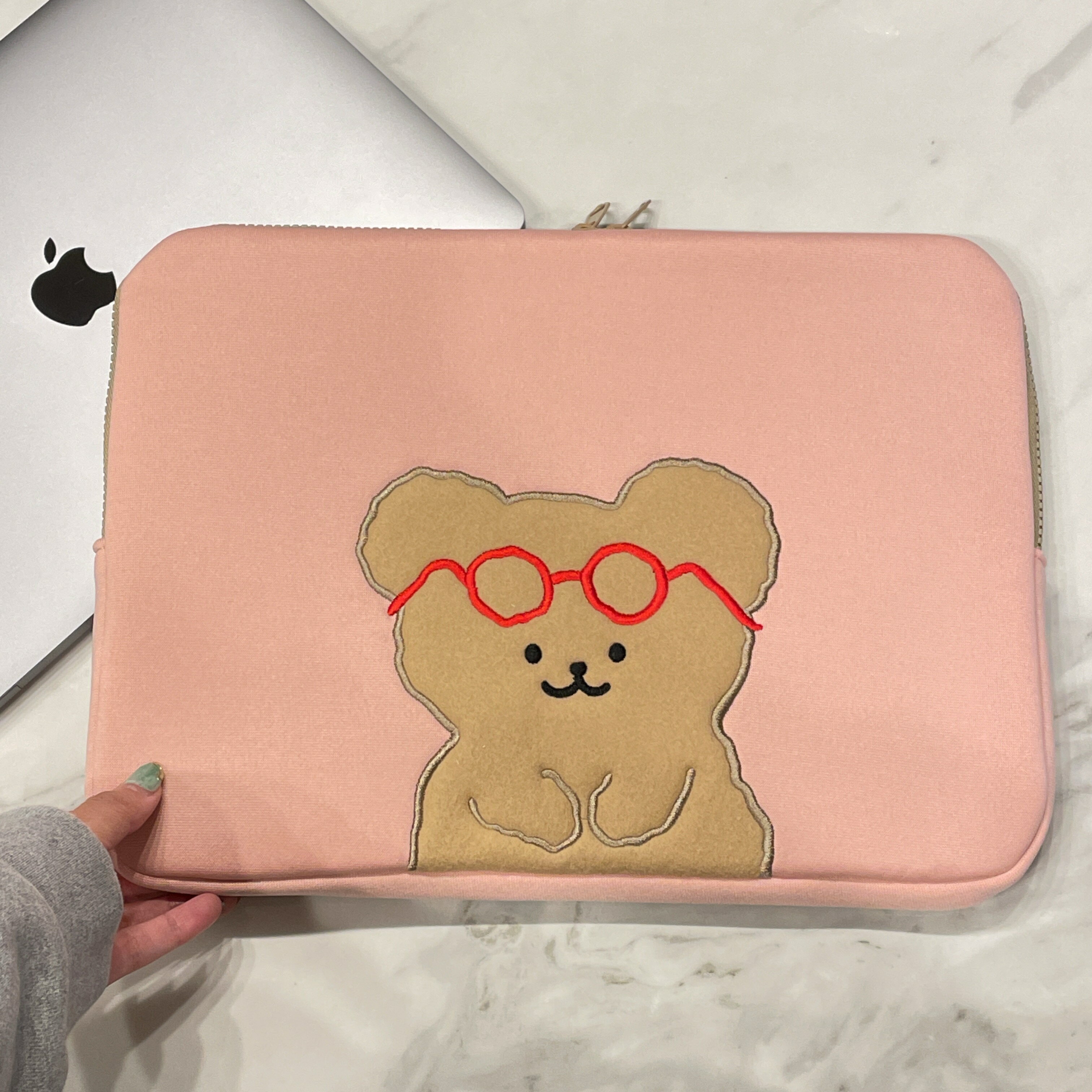 韓国 メガネ くまちゃん パソコン MacBook PCケース パソコンカバー クッションケース ピンク グリーン 大人カラー パソコンケース かわいい ノートパソコン インナーバッグ 保護ケース おしゃれ 11/13/14インチ 持ち運び ブリーフ PCバッグ クマ