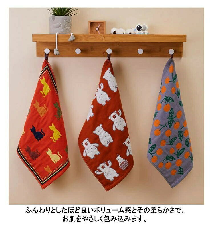 ポケットやかばんに入れかわいい猫柄のハンカチ。ふんわりとしたほど良いボリューム感とその柔らかさで、お肌をやさしく包み込みます。ガーゼは通気性、吸水性ともに優れている素材なので、肌触りはもちろん、使い心地の良さも魅力です。通常のタオルよりも薄手で乾きやすいので、毎日清潔にお使いいただけます。 サイズFサイズについての説明サイズ:34x40cm※商品のサイズは手作業で測定させて頂いておりますので、若干の誤差があります。素材綿色2点セット1 2点セット2 2点セット3 2点セット4 2点セット5 2点セット6 2点セット7 2点セット8 2点セット9 2点セット10 2点セット11 2点セット12備考▼商品の色は、撮影時の光や、お客様のモニターの色具合などにより、実際の商品と異なる場合がございます。あらかじめ、ご了承ください。▼生地の特性上、やや匂いが強く感じられるものもございます。数日のご使用や陰干しなどで気になる匂いはほとんど感じられなくなります。▼同じ商品でも生産時期により形やサイズ、カラーに多少の誤差が生じる場合もございます。▼他店舗でも在庫を共有して販売をしている為、受注後欠品となる場合もございます。予め、ご了承お願い申し上げます。▼出荷前に全て検品を行っておりますが、万が一商品に不具合があった場合は、お問い合わせフォームまたはメールよりご連絡頂けます様お願い申し上げます。速やかに対応致しますのでご安心ください。幼稚園 保育園 子供 大人 かわいい ハンカチ ハンドタオル ハンドタオル 通販 2点セット1 2点セット2 2点セット3 2点セット4 2点セット5 2点セット6 2点セット7 2点セット8 2点セット9 2点セット10 2点セット11 2点セット12