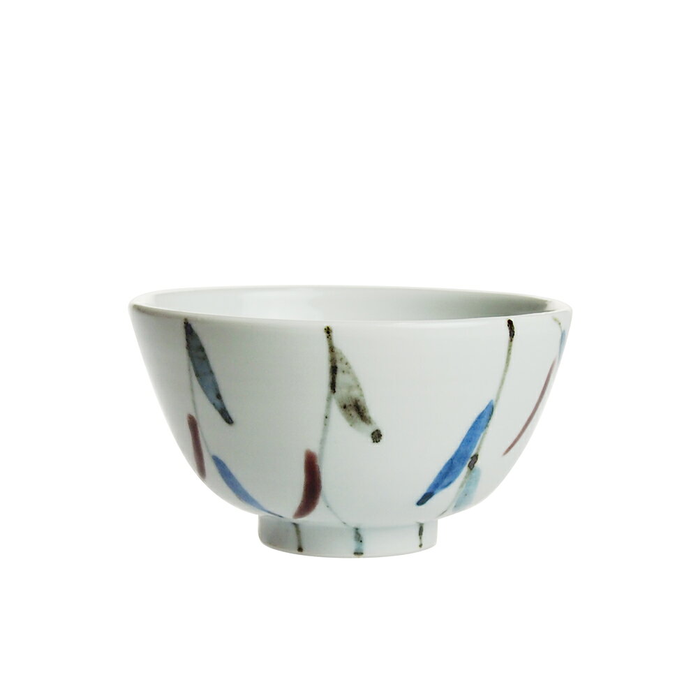 生産国 日本（MADE IN JAPAN） 素材 陶器 サイズ 直径 12cm / 高さ 6.5cm (±0.5cm程度の個体差は仕様となります) ブランドBOX 付属しておりません ※使用上の注意 電子レンジ・食洗機仕用不可 商品につきまして 全て手作りの製品のため、多少の欠け、重量・形状の歪み・個体差、釉薬の掠れ、針穴のような凹み、滲み、色とび、黒点、多少の傷・欠け、突起、ざらつき、濃淡差がある場合がございますが不良商品ではございません。 上記理由の返品交換は承ることが出来ませんので予めご了承くださいませ。 全てが手作業の逸品 九谷青窯の山崎智世さんの作品。 柳がさらさらと揺れるような、爽やかな印象の絵付けが魅力的です。 柳の葉は落ち着いたトーンで彩られており、色の組み合わせや葉の枚数・配置などはひとつひとつすべて自由に描かれています。 手作りならではのオンリーワンをお楽しみいただける逸品です。 ＊＊＊ 九谷焼（くたにやき）は、石川県南部の金沢市、 小松市、加賀市、能美市で生産される色絵の陶磁器の総称。 九谷焼の一つ九谷青窯（くたにせいよう）は、石川県能美市で1971年に開窯された窯で、 伝統的な器に作家達の斬新なデザインを織り交ぜ、日々魅力的な作品を産出します。 “時代に即した座辺常用の器”をコンセプトに、普段使いに適した モダンでどこか懐かしい魅力を持ち、商品は一つ一つ手作りの温かさを肌で感じる事が出来る逸品です。 新しい九谷焼のイメージ 普段使いがコンセプトである事から、 和食器でありながら“北欧ブランドの食器”、“シンプルな洋食器”など組み合わせの相性もよく、 ジャンルを垣根を越えたテーブルコーディネートが可能です。