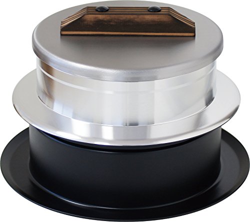 ご飯窯 5合 (ガス火用)シルバー/0.9 L/21208・Style:ご飯窯 5合 (ガス火用)・パッケージ個数:1・サイズ:約25.2×25.2×17cm、本体重量:約1.88kg・素材・材料:釜本体/アルミニウム合金、蓋/ステンレス鋼、蓋ツマミ/焼杉、かまど/アルミニウム板・原産国:日本・熟練職人が造り上げたアルミニウム鋳物製・家庭のガスコンロの五徳に乗せて炊くことで、昔ながらのかまど炊きの味を楽しめる商品紹介 日本の熟練職人がひとつひとつ丁寧に造り込んだ高品質アルミ鋳物製 蓄えられた熱とお釜の形状が理想的な対流を起こし、ふっくらとおいしいご飯を炊きあげる Siセンサーコンロの自動炊飯機能で簡単に炊くことができる 熟練職人が造り上げたアルミニウム鋳物製 家庭のガスコンロの五徳に乗せて炊くことで、昔ながらのかまど炊きの味を楽しめる より ●昔ながらの「かまど炊き」を再現 ●昔ながらの「かまど炊き」ご飯をご家庭のガスレンジやカセットコンロで簡単に楽しむことができる ●お釜の丸みのある形は加熱時に理想的な対流を起こし、お米一粒一粒が立った美味しいご飯を炊き上げる