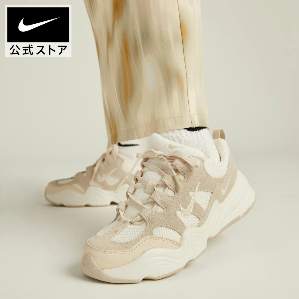 2000年代初頭のランニングシューズにヒントを得て厚底スニーカーに求めるものを備えたテック ヘラ。耐久性に優れ、普段使いでも美しさが持続