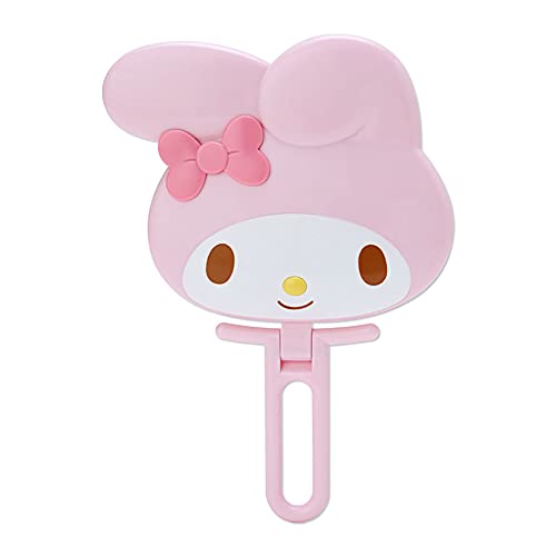 ■選ばれる理由 サンリオキャラクター「マイメロディ」のフェイス形がかわいい、 持ち運びにも便利なハンドミラーです。 使うたびに気分が明るくなる、愛らしいデザインが特長です。 ■デザインと機能性 ・マイメロディのフェイス形デザイン ・手に持って使えるハンドミラー仕様 ・持ち手を折り曲げるとスタンドミラーとしても使用可能 ・コンパクトながら、見やすいサイズ感 ■サイズ・素材 本体サイズ：約15.1×1.3×21cm 主な素材：ABS樹脂、ガラス ■使用シーン お出かけ前の身だしなみチェックや、 デスク・ドレッサー周りでの使用にもおすすめです。 お部屋に置いておくだけでも、かわいいインテリアになります。 ■商品について ・サンリオ正規ライセンス商品です。 ・原産国：中国 ・(C)1976,2021 SANRIO CO., LTD. ■ご使用上の注意 ミラー部分にはガラスを使用しています。 落下や衝撃には十分ご注意ください。 毎日の身だしなみ時間を、もっと楽しく。 マイメロディ好きな方へのプレゼントにもおすすめのミラーです。