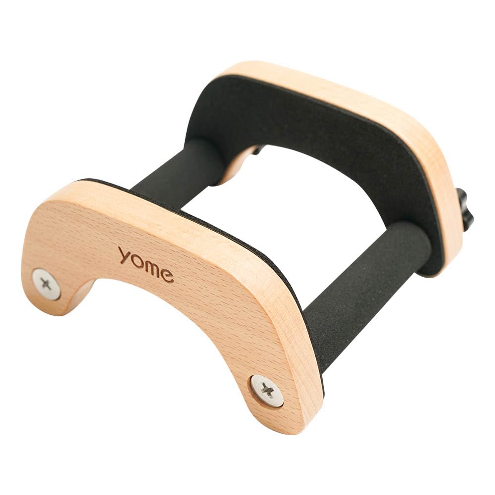 ・ ウクレレスタンドYU1 YG11・・ize:ウクレレスタンドYU1・ギターに取り付けることができるギタースタンド。非常にスペースを取らず、取り付けた後は1つのギターのサイズだけになります。それをギターを置ける場所に置くことができます。テーブルの上でも、壁の角でも構いません。・実木を使用して作られており、質感が非常に素晴らしいです。シンプルな外観デザインはギターと一体になり、一切違和感がありません。また、ギターケースにも入れることができ、いつでも持ち運ぶことができます。・間隔は調整可能で、異なるサイズのギターに対応できます。一般的なフォークギターやクラシックギターを簡単に置くことができます。縦に置かれるため、均等に下方向に力がかかり、ギターをより安全に支えることができます。・取り付けや取り外しも非常に簡単です。時計回りに回すとギタースタンドがギターに固定され、反時計回りに回すとギターを取り出すことができます。また、ギターに挟まなくても通常のギタースタンドとしても使用することができます。特にギターの温度や湿度を一定に保つことができる吉他キャ説明 これはギターに取り付けることができるギタースタンドで、私たちはこれを「随身ギタースタンド」と呼んでいます。演奏中は取り外す必要がなく、演奏が終わったら手軽にそのまま置くことができます。サイズが非常に小さく、ほとんど余分なスペースを占有しません。ギターを置くスペースがあればどこにでも収納可能です。使い勝手が非常に良いです。