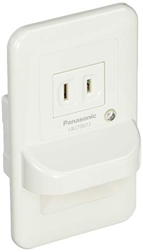 パナソニック Panasonic フットライト 電球色 コンセント付 LB70072