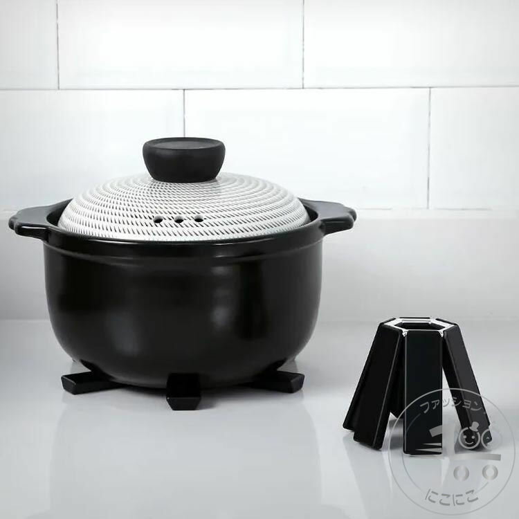 新生活 鍋敷き 折り畳み式 4個セット 収納便利 コンパクト 断熱パッド 耐冷 保護 防水 おしゃれ 鍋シート 台所シート カップシート 耐熱 皿マット 錆びな...