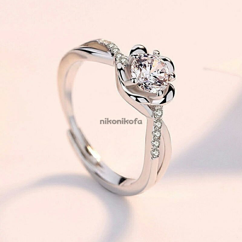 指輪 レディース 梅の花 モチーフ ラインストーン リング 大粒 ジルコニア 花 梅 ストーン シルバー アクセサリー 上品 エレガント 女性 ファッションリング ホワイトデー 誕生日 記念日 ギフト プレゼント お呼ばれ 結婚式 披露宴