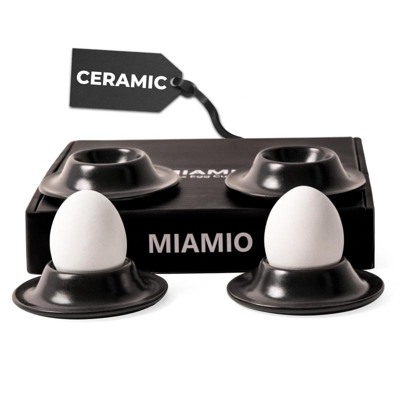 MIAMIO – セラミック製エッグカップ4個セット、卵の殻用トレイ付きストーンウェアエッグカップ、レストラン品質の朝食用エッグカップ – 食洗機対応