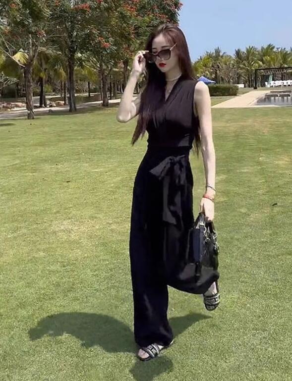 オールインワン ジャンプスーツ レディース ノースリーブ Vネック パンツドレス ワイドパンツ ガウチョパンツ ウエストリボン 無地 オーバーオール カジュアル 上品 おしゃれ 女性用 エレガント きれいめ 通勤OL オフィス 結婚式 二次会 パーティー お呼ばれ