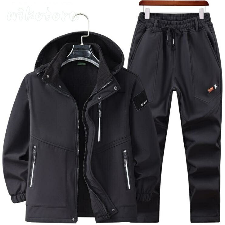 商品名 登山服　lady-1647 商品詳細 サイズ：写真通り セット内容：ジャケット＋パンツ ★小物等は商品には含まれません。 ◆伸縮性：なし ◆裏地：トップスのみ ◆モデル参考：身長172CM　体重60KG Lサイズ着用 ★製造中（縫製、染色など）により商品において色味や柄、サイズに若干の誤差や、生地を織る際に糸の継ぎ目や多少のほつれ等が生じる場合がございますが、 品質上の問題ではございませんのでご了承の上お買い求めくださいませ。 ★コンパクトに畳み、ビニール袋で発送させて頂いております。発送上の状態によって商品がシワになる場合がございます。予めご了承くださいませ。 裏起毛マウンテンジャケット上下セット 表地は撥水加工を施しているので、ちょっとした雨天時にも対応。 裏地に防寒・保温性を高めるボア素材を使用。 キャンプ、登山、作業、運動、ゴルフ、釣り、自転車などアウトドアシーンに活躍。 マウンテンパーカー メンズ 登山服 登山ウェア 作業服 アウトドア 耐摩耗性 フード付き 釣り クライミング 防寒 キャンプ 冬 トレッキング サイズは人の手によって測っているため、約1-3cmの誤差がある場合がございます。 予めご了承下さいませ。 素材 ポリエステル、その他 生産国 中国商品名 登山服　lady-1647 商品詳細 サイズ：写真通り セット内容：ジャケット＋パンツ ★小物等は商品には含まれません。 ◆伸縮性：なし ◆裏地：トップスのみ ◆モデル参考：身長172CM　体重60KG Lサイズ着用 ★製造中（縫製、染色など）により商品において色味や柄、サイズに若干の誤差や、生地を織る際に糸の継ぎ目や多少のほつれ等が生じる場合がございますが、 品質上の問題ではございませんのでご了承の上お買い求めくださいませ。 ★コンパクトに畳み、ビニール袋で発送させて頂いております。発送上の状態によって商品がシワになる場合がございます。予めご了承くださいませ。 裏起毛マウンテンジャケット上下セット 表地は撥水加工を施しているので、ちょっとした雨天時にも対応。 裏地に防寒・保温性を高めるボア素材を使用。 キャンプ、登山、作業、運動、ゴルフ、釣り、自転車などアウトドアシーンに活躍。 マウンテンパーカー メンズ 登山服 登山ウェア 作業服 アウトドア 耐摩耗性 フード付き 釣り クライミング 防寒 キャンプ 冬 トレッキング サイズは人の手によって測っているため、約1-3cmの誤差がある場合がございます。 予めご了承下さいませ。 素材 ポリエステル、その他 生産国 中国