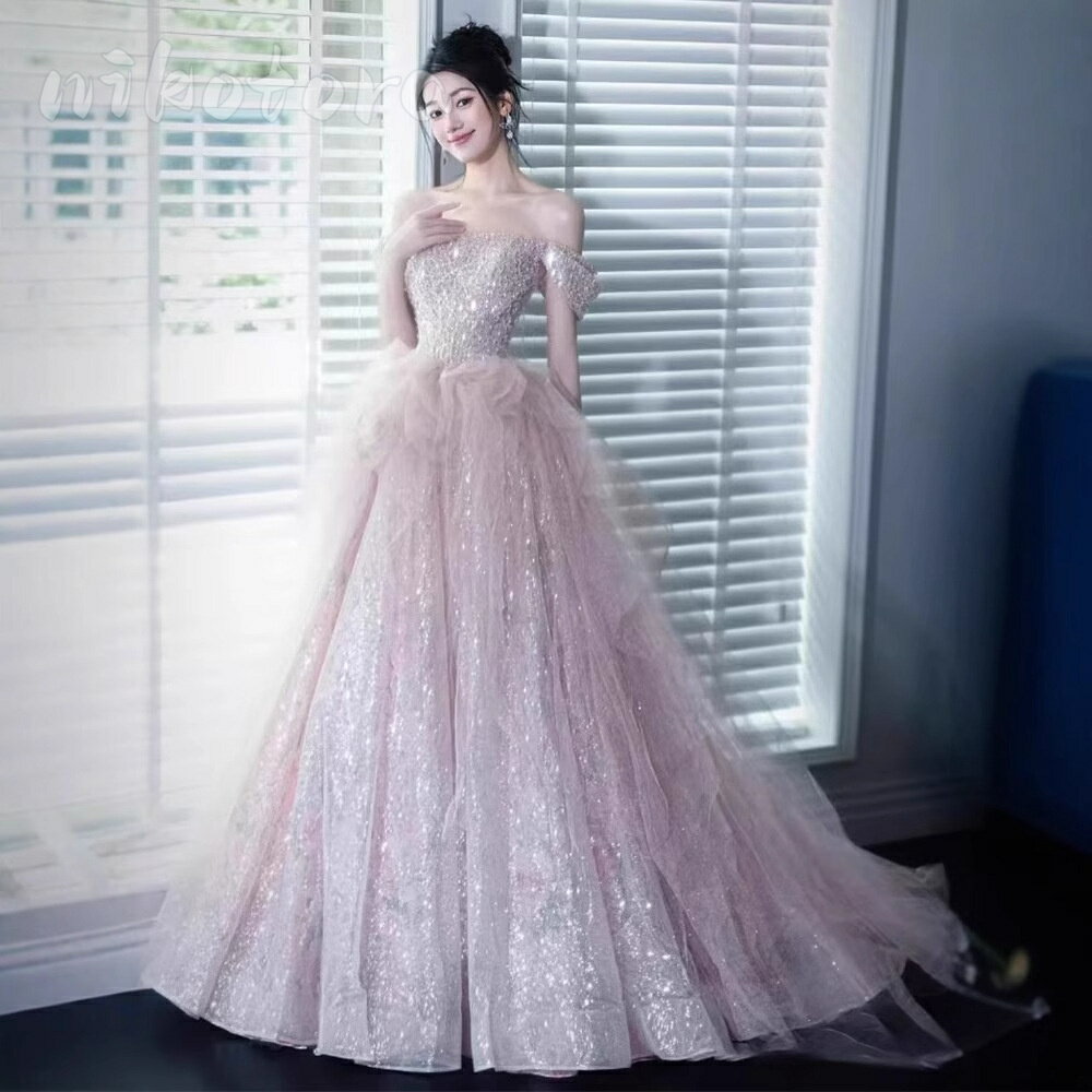 商品名 ドレス 結婚式 二次会 lady-2064 商品詳細 サイズ：写真通り セット内容：ワンピース ★小物等は商品には含まれません。 ◆伸縮性：やや有り ◆透け感：なし ◆ファスナー：なし ◆留め具： 編み上げ ◆生地の厚さ:柔らかく、肌触りの良い生地を使用しています ◆モデル参考：身長：168CM/46KG　S着用サイズ バスト83cm ウエスト59cm ヒップ87cm ☆一枚でコーディネートが決まる、デザイン性溢れるドレス。キラリと光るビジューのネックレスやイヤリングをプラスして、結婚式や二次会、謝恩会などのパーティシーンで大活躍間違い無し。 【結婚式】【二次会】【女子会】【懇親会】【デイリー】【同窓会】【食事会】【発表会】【演奏会】【お呼ばれ】【パーティー】などでご利用頂けます。 舞台衣装のため、生地の特性上、スパンコールと繊維が落ちる場合がございます。品質上は問題ありません。 スパンコールが落ちる（取れる）という理由での返品はお受けできませんので、あらかじめご了承くださいませ。 ★製造中（縫製、染色など）により商品において色味や柄、サイズに若干の誤差や、生地を織る際に糸の継ぎ目や多少のほつれ等が生じる場合がございますが、 品質上の問題ではございませんのでご了承の上お買い求めくださいませ。 サイズは人の手によって測っているため、約1-3cmの誤差がある場合がございます。 予めご了承下さいませ。 素材 ポリエステル 生産国 中国商品名 ドレス 結婚式 二次会 lady-2064 商品詳細 サイズ：写真通り セット内容：ワンピース ★小物等は商品には含まれません。 ◆伸縮性：やや有り ◆透け感：なし ◆ファスナー：なし ◆留め具： 編み上げ ◆生地の厚さ:柔らかく、肌触りの良い生地を使用しています ◆モデル参考：身長：168CM/46KG　S着用サイズ バスト83cm ウエスト59cm ヒップ87cm ☆一枚でコーディネートが決まる、デザイン性溢れるドレス。キラリと光るビジューのネックレスやイヤリングをプラスして、結婚式や二次会、謝恩会などのパーティシーンで大活躍間違い無し。 【結婚式】【二次会】【女子会】【懇親会】【デイリー】【同窓会】【食事会】【発表会】【演奏会】【お呼ばれ】【パーティー】などでご利用頂けます。 舞台衣装のため、生地の特性上、スパンコールと繊維が落ちる場合がございます。品質上は問題ありません。 スパンコールが落ちる（取れる）という理由での返品はお受けできませんので、あらかじめご了承くださいませ。 ★製造中（縫製、染色など）により商品において色味や柄、サイズに若干の誤差や、生地を織る際に糸の継ぎ目や多少のほつれ等が生じる場合がございますが、 品質上の問題ではございませんのでご了承の上お買い求めくださいませ。 サイズは人の手によって測っているため、約1-3cmの誤差がある場合がございます。 予めご了承下さいませ。 素材 ポリエステル 生産国 中国