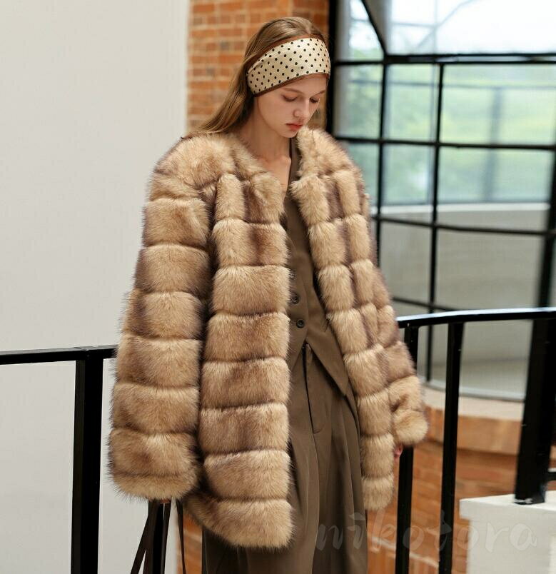 ノーカラー ファーコート フォックスファー レデイース 冬服 毛皮コート フェイクファー 高級感 上品 ゆったり ジャケット ボリューム もこもこ ふんわり 暖かい あったか 柔らかい ミドル丈コート 厚手 防寒着 高品質 上着 秋冬