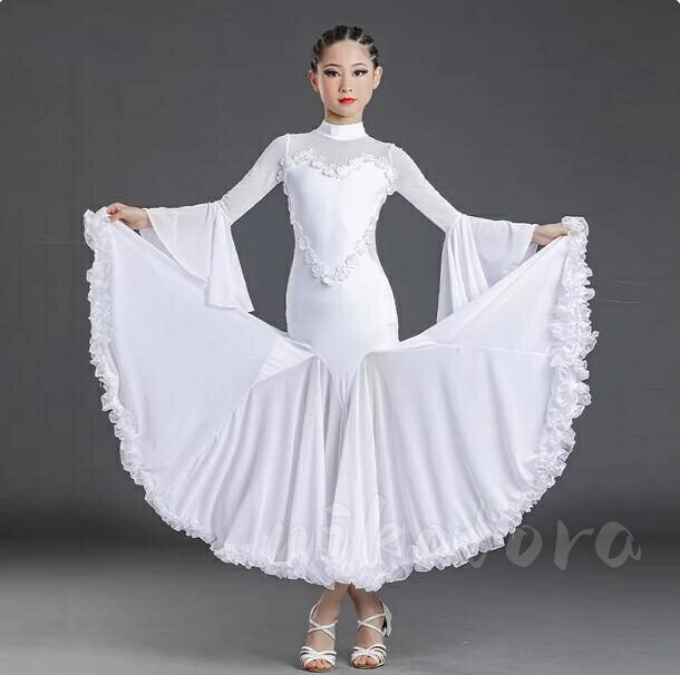 商品名 子供 社交ダンス ドレス lady-2683 商品詳細 サイズ：写真通り セット内容：ワンピース ★小物等は商品には含まれません。 ◆生地厚さ：普通 ◆伸縮性：やや有り ◆透け感：若干あり ◆裏地：あり ◆身長：123CM　着用サイズ：130CM 　お勧め 競技ドレス・ダンスウェアを中心に、スタンダード、ラテンの社交ウェア 女の子 社交ダンス モダンダンス ★製造中（縫製、染色など）により商品において色味や柄、サイズに若干の誤差や、 生地を織る際に糸の継ぎ目や多少のほつれ等が生じる場合がございますが、 品質上の問題ではございませんのでご了承の上お買い求めくださいませ。 サイズは人の手によって測っているため、約1-3cmの誤差がある場合がございます。 予めご了承下さいませ。 素材 ポリエステル 生産国 中国商品名 子供 社交ダンス ドレス lady-2683 商品詳細 サイズ：写真通り セット内容：ワンピース ★小物等は商品には含まれません。 ◆生地厚さ：普通 ◆伸縮性：やや有り ◆透け感：若干あり ◆裏地：あり ◆身長：123CM　着用サイズ：130CM 　お勧め 競技ドレス・ダンスウェアを中心に、スタンダード、ラテンの社交ウェア 女の子 社交ダンス モダンダンス ★製造中（縫製、染色など）により商品において色味や柄、サイズに若干の誤差や、 生地を織る際に糸の継ぎ目や多少のほつれ等が生じる場合がございますが、 品質上の問題ではございませんのでご了承の上お買い求めくださいませ。 サイズは人の手によって測っているため、約1-3cmの誤差がある場合がございます。 予めご了承下さいませ。 素材 ポリエステル 生産国 中国
