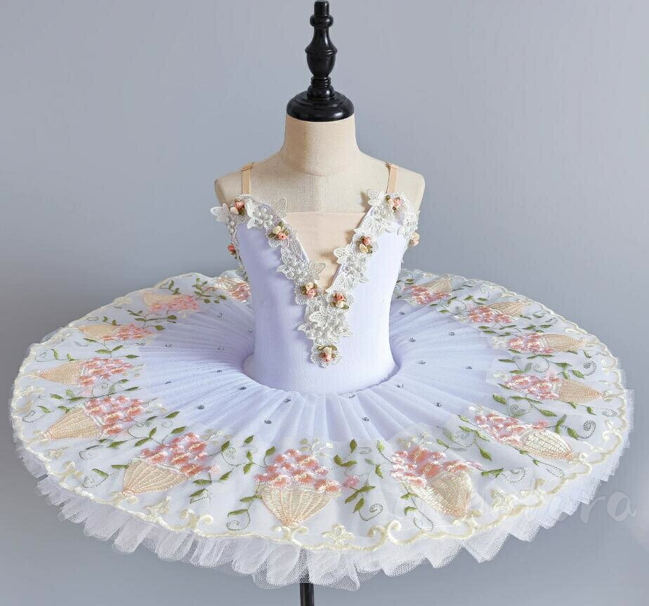 商品名 バレエダンス衣装 商品詳細 【サイズについて】 画像をご参照ください。 子供用バレエレオタード♪ スカート付きで もっと可愛くて、背中が美しく見える。 生地が柔らかくて、肌に優しい！ ストレッチが効いているので、動きやすい！練習着、舞台着に最適です！ セット内容 ： ワンピース 「記載のないアクセサリー、小物等は付属しません」 ★製造中（縫製、染色など）により商品において色味や柄、サイズに若干の誤差や、生地を織る際に糸の継ぎ目や多少のほつれ等が生じる場合がございますが、 品質上の問題ではございませんのでご了承の上お買い求めくださいませ。 サイズは人の手によって測っているため、約1-3CMの誤差がある場合がございます。 予めご了承下さいませ。 素材 ストレッチ生地など、チュール 生産国 中国商品名 バレエダンス衣装 商品詳細 【サイズについて】 画像をご参照ください。 子供用バレエレオタード♪ スカート付きで もっと可愛くて、背中が美しく見える。 生地が柔らかくて、肌に優しい！ ストレッチが効いているので、動きやすい！練習着、舞台着に最適です！ セット内容 ： ワンピース 「記載のないアクセサリー、小物等は付属しません」 ★製造中（縫製、染色など）により商品において色味や柄、サイズに若干の誤差や、生地を織る際に糸の継ぎ目や多少のほつれ等が生じる場合がございますが、 品質上の問題ではございませんのでご了承の上お買い求めくださいませ。 サイズは人の手によって測っているため、約1-3CMの誤差がある場合がございます。 予めご了承下さいませ。 素材 ストレッチ生地など、チュール 生産国 中国