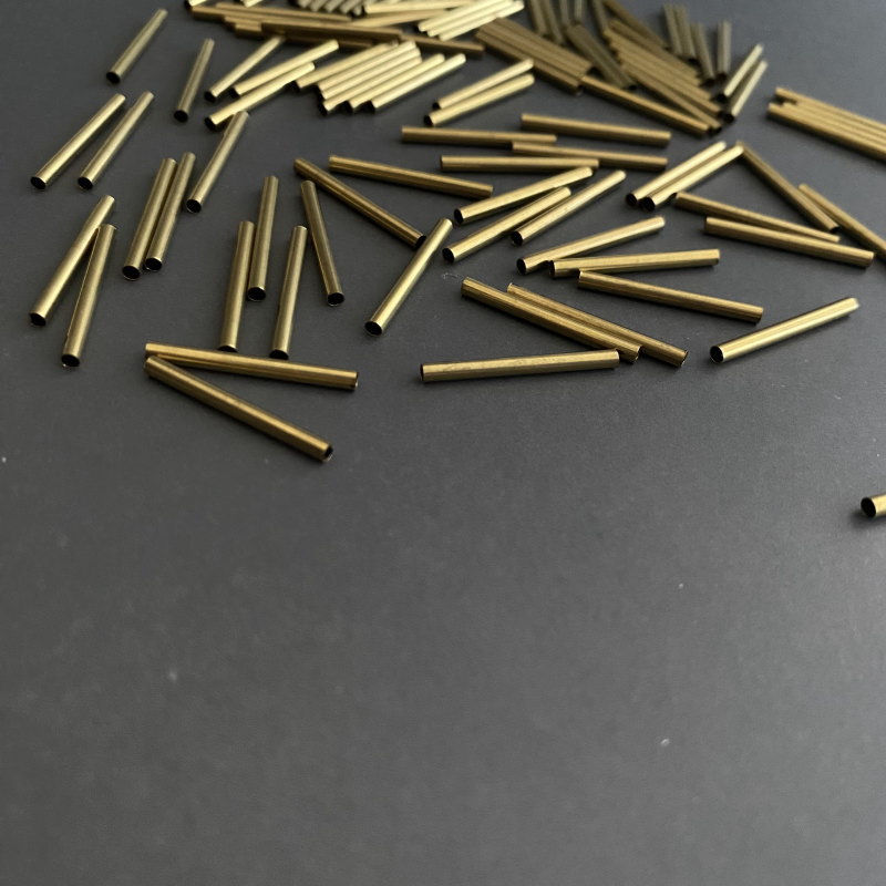 [ 10pcs ] 真鍮 デザインパーツ 20mm チューブ ビーズ 直パイプ 金古美 ブラス メタル パーツ ヴィンテージ風真鍮パーツ tp-10086