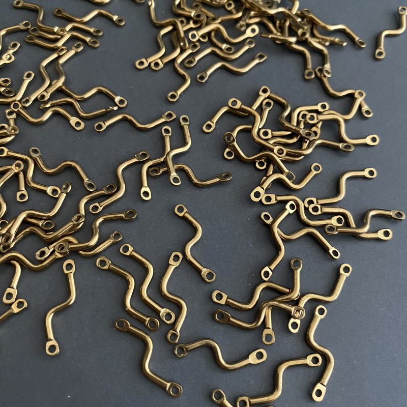 Rakuten - [ 4pcs ] 真鍮 デザインパーツ 18mm カーブ ジョイント ハンドメイド ブラス チャーム メタル パーツ ヴィンテージ風真鍮パーツ tp-10090