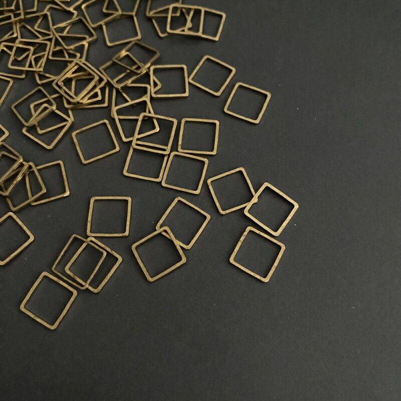 Rakuten - [ 10pcs ] 真鍮 10mm スライス スクエア デザインパーツ 小 四角形 ブラス チャーム メタル パーツ ヴィンテージ風真鍮パーツ tp-10101