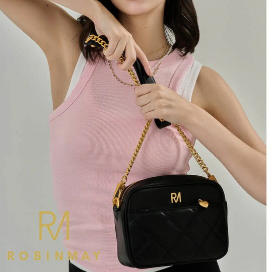 商品情報色ブラック付属品ストラップ、コインケース素材/材質高級フェイクレザー耐水性があるため汚れにくく、アウトドアなどでも気兼ねなく使用できるのも魅力。リアルレザーはもちろん、エコレザーと比べても圧倒的に柔らかく軽いため使いやすく、レザー特...