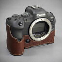 キヤノン EOS R6専用イタリアンレザーケース LIM'S Design/リムズ デザイン Italian MINERVA BOX Genuine Leather Half Case for Canon EOS R6 CN-EOSR6BR カラー:Brown/ブラウン Made in Korea 人気のデジタル一眼カメラ、キャノン EOS R6用ケース。 保護するだけでなくオシャレに ドレスアップしてくれるのがLIM'Sカメラケース。 高品質で高級感溢れるケースです。 BADALASSI CARLO社 イタリアンレザーを使用したケース。 Art.MINERVA BOX フライスタイプのレザーを使用し、 表面にエンボスがあります。 いくつかの皮革や薬品を大きなドラムに入れ、 一定時間回転させ加工することで、革は互いに摩擦を 起こし、人工的なエンボスと異なり、自然な浮き彫りに なります。 フル ベジタブルタンニンレザーで、使い込むほど 光沢が増し、革本来の素晴らしさを感じることが できます。 ケース底面は、Aircraft grade Aluminum 6061を 使用しています。 航空機の製造に使用されている高級アルミニウム6061。 非常に繊細に製造され、厚さ9.8mmのアルミニウムを使用し、しっかり取り付けられているので、 平坦性を維持し、シンプルなデザインと高級感を 提供します。 Tri-pod mountは使い勝手を向上させるため分離して製造。 アルミニウム表面はアルマイト処理を施し、 腐食/耐摩耗性と軽量安定性により、非常に丈夫な 製品として完成しました。 三脚への取り付けに便利な、Dovetail Plateを 内蔵させて、製品の機能性とともに、シンプルな デザインを維持しました。 プレートはアルカスイス互換。 ケースを装着したまま、ケーブル接続、 メモリーカード、バッテリー交換が可能。 底面に装着部ヒモタイプのストラップを装着可能。 (ストラップは付属しません。) ※本製品は本革を使用しており、表面にシワや、 バラキズ、色の濃度の違いなど天然皮革の 特徴がある場合が御座います。 また、パッケージ収納時による革の曲がり等が ある場合が御座いますが、革製品の特性上、 使用するにつれカメラに馴染みまます。 つきましては、それらの理由による交換・返品は お受け出来ませんので、ご了承下さいませ。 ※商品の色はパソコン等により、実際の色と 若干異なる場合があります。 ※イメージ写真のカメラ、三脚、ストラップ等は 付属しません。 Nine Select運営元 株式会社NINE COMPANYは、 LIM'S(リムズ) 日本正規輸入元です。Canon EOS R6 専用イタリアンレザーケース BADALASSI CARLO社 MINERVA BOX イタリアンレザーと、高級アルミニウム Aluminum 6061を使用した、 高品質で高級感溢れるオシャレなカメラケースです。 装着したまま液晶モニターの可動が可能。 装着したままメモリーカード交換が可能。 装着したままバッテリー交換が可能。 底面に装着部ヒモタイプのストラップを装着可能。 ※ストラップは付属しません。 底面にアルカスイス互換プレートが内蔵。 ※三脚・雲台等は付属しません。