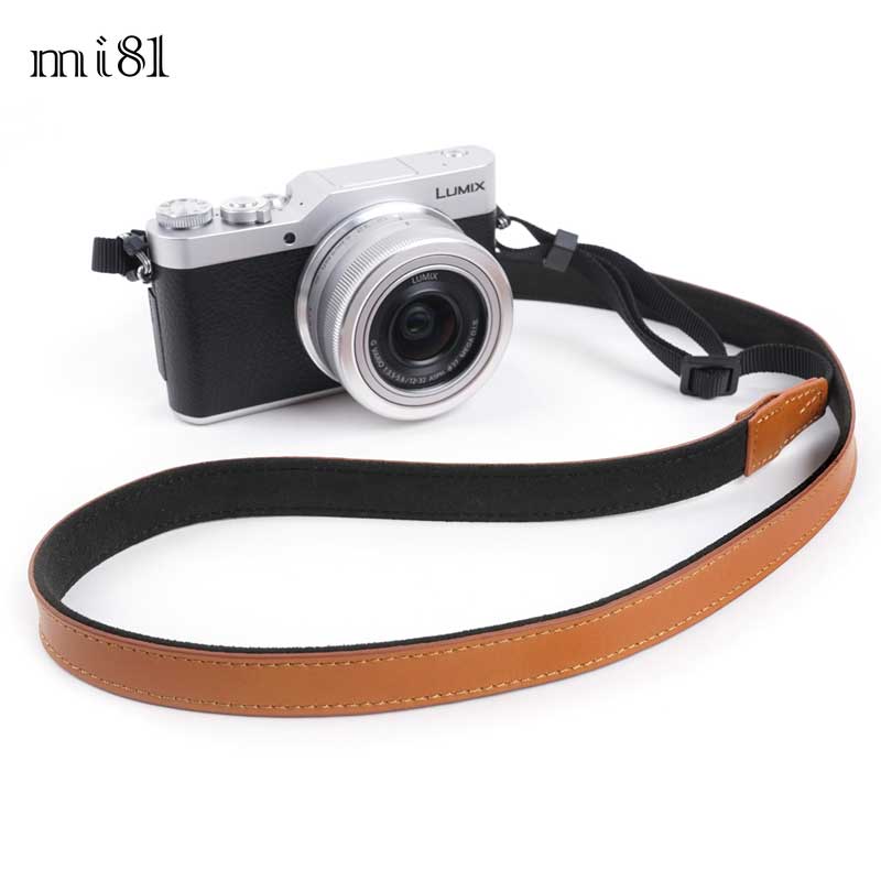 『おしゃれ本革カメラストラップ』 mi81 Leather Neck Strap 1.5 (レザー ネックストラップ 1.5) MN204LB カラー:Light Brown/ライトブラウン サイズ:W138×H1.5×D0.2cm 装着部:幅1cm×厚さ0.1cm 材質:牛革/マイクロファイバー/ポリエステル 付属品:コンパクトカメラ用吊りひもアダプター2個 Made in China メーカー直輸入 正規品 mi81ブランド、カメラアクセサリー。 厳選された革と職人技によるカメラストラップ。 デザイナーによるデザインを職人のハンドメイドで 製作した、シンプルでオシャレなストラップ。 裏面には柔らかい素材(マイクロファイバー)を 使用しており、滑り止め効果があります。 ミラーレスカメラやデジタル一眼などにオススメ! 吊りひもアダプターが2個付属なので、 コンパクトデジカメを両吊りネックストラップとしても、 お使いいただけます。 ※カメラのストラップ装着部の形状をお確かめの上、 お買い求め下さいませ。 カメラの取り付け部の形状によっては、 三角リング(別売)が必要となります。 お持ちでない方はこちら↓をご覧下さいませ。 【 三角リング 】 ※本製品は本革を使用しており、表面にシワや、 バラキズ、色の濃度の違いなど天然皮革の 特徴がある場合が御座います。 つきましては、それらの理由による交換・返品は お受け出来ませんので、ご了承下さいませ。 ※海外製品の為、予告なく仕様が変更になる場合が 御座いますので、ご了承下さいませ。 ※商品の色はパソコン等により、実際の色と 若干異なる場合があります。