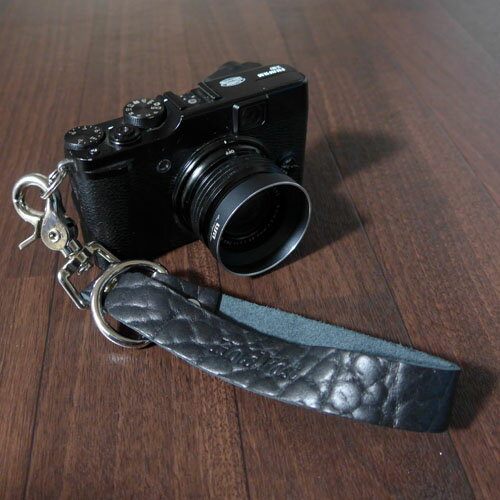 HOLD FAST/�ۡ���ɥե����� CAMERA LEASH-LEATHER WRIST STRAP �ܳץꥹ�ȥ��ȥ�å� �������ե��å���󥫥�饹�ȥ�å� CL02-AB-Camera Leash in American Bison Black(�֥�å�)/Mahogany(�ޥۥ��ˡ�)