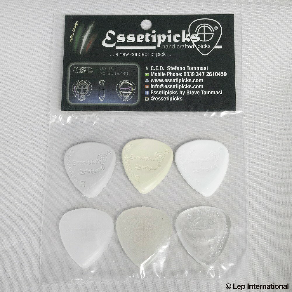 ▼ 関連商品 ・ Essetipicks　ZIRIYAB Mix Pack Clear (5枚入り) 　… カラーはランダムですが、全てクリアカラー、または畜光タイプのピックが入っています。 ・ Essetipicks　ZIRIYAB Mix Pack Normal (5枚入り) 　… マルチカラーがランダムに封入されたセットです。 ・ Essetipicks　ZIRIYAB Mix Pack (6枚入り) 　… カラーはランダムですが、全てクリアカラー、半透明、ホワイト、グレーのタイプとなります。 エッセティピックス　ジリヤブ ミックス パック ZIRIYAB Mix Pack (6枚入り) Essetipicks Multi Colorシリーズのアソートパックです。 6枚のEssetipicks Multi Colorがランダムに封入された、通常よりもお得なセットです！ 封入されるカラーはランダムですが、全てクリアカラー、半透明、ホワイト、グレーのタイプとなります。 ※カラーはお選びいただけません。 EssetipicksのMulti Colorシリーズは、全く新しい革新的なピックです。 手触りの良いナイロン（アクロン）を使用することで、弦の上を滑るようになめらかなピッキングを実現。カラフルでポップなカラーで、弾いていて楽しい気分になり、落としても見つけやすいピックです。 ピックの側面にはなめらかなカーブがつけられており、楽な体勢でピックを持てば、最も理想的とされる、“弦に対して平行にピックを当てる”ことができます。 ナイロン素材の軽快さと独自の形状、なめらかなカーブにより弦にピックがひっかかることもなく、アップ、ダウン共に自然に弦の抵抗を受け流しながら、弦を確実にとらえます。 指先の延長がそのまま弦に触れながら、その抵抗をほとんど感じないこの感覚はまさに異次元。 硬い素材を使っていますが、独特のカーブによってピッキングタッチはなめらかで、アタックが強くなりすぎたりすることもありません。 ピッキングの強弱も即座に反映し、またピック自体の反りが無いため音が速くなります。 Essetipicks Essetipicksは、数々のアーティストの友人のためにピックを作成し、その特許を取ったことから始まりました。 これまでのピックにはなかったスタイルを持ち、革新的な進化を遂げたピックを制作するEssetipicksは、様々な素材にも果敢にチャレンジし、また新たなピックの制作を続けています。 目的はいつも、最も快適で、グリップが良く、使いやすいピックの制作です。 Stephen 'Steve’ Tommasi