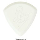 Chicken Picks　Badazz III 3.2mm チキンピックス / バダススリーサンテンニミリ Chickenpicks Badazz IIIは、トラディショナルなジャズスタイルのタイプをご使用のプレイヤーのためのピックです。 3ヶ所で弦を弾くことができます。1ヶ所は鋭く、残りの2ヶ所は少し円みを帯びた先端となっており、2種類のトーンを作ることができます。 お好みに合わせ、2.0mmと2.5mm、3.2mmの厚みをお選びいただけます。 ▼ 2.0mm/2.5mmの商品ページはこちら ChickenPicksギターピックとは ChickenPicksの名前は、カントリーミュージックの高度な奏法の1つ、チキンピッキングを意図していますが、ChickenPicksのピックはチキンピッキングはもちろん、ヘヴィメタルのスウィープピッキング、でも1音1音を明瞭に響かせ、ロカビリーに使えばグレッチギターからリアルな“Roots”トーンを引き出します。ブルースギターのリッチで円みを帯びたバイティングトーンも、ChickenPicksのテリトリーです。ChickenPicksの持つ可能性は、どんなジャンルのギタリストにも有効で、さらにはベースプレイヤーにとっても素晴らしいピックとなります。 ●より良いパフォーマンス、より良い音のために 剛性の高い材を用いて作られた、厚みのあるChickenPicksが、ギタープレイのパフォーマンスをさらに向上させます。ChickenPicksは、まさにプレイヤーが必要としているピックなのです。ChickenPicksは曲がらないので、ピッキングの動きに対して即座に音が反応し、余計な遅延がありません。さらにリフを弾く際には今までよりも弱い力で十分で、ピッキングをする際の手や腕の疲れも軽減されます。ピックの曲がりに合わせた不自然なプレイスタイルになる必要も、もうありません。 ChickenPicksの重さは、ピックを強く握りしめることもなく、軽く指の間に挟むだけでしっかりと固定できます。さらに非常に滑りにくいのです。そして、ベースでも簡単にクリアなトーンを出すことができるのです。 一般的な薄いピックとChickenPicksを比較すれば歴然です。もう、あの甲高い、中低域をスポイルする高周波数が出ることもありません。ChickenPicksのサウンドはクリアで聞きやすいので、超速のシュレッドなリフでもすべての音がしっかりと聞こえます。ChickenPicksは、ギタートーンに透明感を出せるのです。 ●弦を長持ちさせる 薄いピックを使ってフルサウンドを出そうとすれば、ChickenPicksを使うよりも弦を強くヒットしなければなりません。これは、一般的なピックはChickenPicksよりも弦を切ってしまう可能性が高いことを意味しています。 ●なぜChickenPicksなのか ChickenPicksは、他とは違うユニークな材が使われています。それは、ハイクオリティで高耐久性の熱硬化性プラスチックです。これは一般的なプラスチックとは違い、非常に固く、長年お使いいただけるものです。非常に密度が高く、最適な重さを実現します。ChickenPicksの正確に処理された角度やエッジと組み合わさることで、より良いサウンドと高いプレイングを実現するための最適なツールとなりました。ChickenPicksの形状は、正確なトーンと完全なアタックを実現するためのものです。長年にわたる開発により、最も使いやすく、明瞭なトーンとアタックを実現するための形状が完成しました。 ●環境にもやさしい ChickenPicksは、非常に高い耐久性の素材を用いたピックです。1枚で長い期間使うことができます。また、ChickenPicksは他のプラスチックよりも、オランダでは少しだけ環境税も安いのです。つまり、ChickenPicksを選ぶことは、ほんの少しだけ、環境を守ることにもつながります。 ●低価格 何言ってるんだ、どう考えても普通のピックより高いじゃないか、と思われるかもしれませんが、今までに使ってきたピックの枚数を思い出してみてください。1年に何枚のピックを消費するでしょうか。 ChickenPicksなら、ハードにピックを使うプレイヤーでも年間数枚で間に合います。普通のプレイヤーなら、5年ほどお使いいただけると確信しています。 ChickenPicks ChickenPicksの名前は、カントリーミュージックの高度な奏法の1つ、チキンピッキングを意図していますが、 ChickenPicksのピックはチキンピッキングはもちろん、ヘヴィメタルのスウィープピッキング、 でも1音1音を明瞭に響かせ、ロカビリーに使えばグレッチギターからリアルな“Roots”トーンを引き出します。 ブルースギターのリッチで円みを帯びたバイティングトーンも、ChickenPicksのテリトリーです。 ChickenPicksの持つ可能性は、どんなジャンルのギタリストにも有効で、さらにはベースプレイヤーにとっても素晴らしいピックとなります。