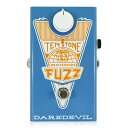 種類：ファズ アダプター：9Vセンターマイナス 電池駆動：9V電池 コントロール：Volume Daredevil Pedals / Ten Tone Anniversary Fuzz デアデビルペダルズ / テントーンアニバーサリーファズ Ten Tone Anniversary Fuzzは、Daredevil Pedalsの10周年を記念し、2022年に発売するつもりで開発を行っていました。しかし、プロジェクトに1年以上かかってしまい、2023年の発売となりました。 Ten Tone Anniversary Fuzzの目標は、Daredevil Pedalsにとって究極のフェイバリットファズを製作することでした。これは圧倒的に時間がかかるものでしたが、その努力をする価値があります。 Ten Tone Anniversary Fuzzは60年代のヴィンテージペダルへの讃歌であり、究極にシンプルなスタイルです。このアルミ筐体はDaredevil Pedals専用にハモンドにて製造された特注品で、耐久性が高く、末永くお使いいただけます。内部はすべて手作業で配線され、個別にテストされたシリコントランジスタと独自の非対称クリッピングを使用しています。 たった1つのノブはVolumeです。サウンドは1台1台個別にチューニングされ、9VDC電源に合わせてバイアスされています。 Ten Tone Anniversary Fuzzのサウンドは、わずかにゲートされたファズトーンです。アグレッシブでラウド、そしてフィードバックまで伸びるサステインを持ち、最高のサウンドをグラインドできます。 Ten Tone Anniversary Fuzzは、スタンダードな100mA以上のセンターマイナスDC9Vアダプターまたは9V電池で駆動します。ペダルはトゥルーバイパススイッチングです。高いパフォーマンスを得るために、高品質なアイソレート電源の使用を推奨します。 【Daredevil Pedals】 I play guitar…in a band…I need pedals. そしていつしか10年以上の月日が流れていました。ツアー、レコーディング…アパートに入りきらないほどの機材を買い、残ったお金で弦を購入する、そんな日々が続きました。 最高のエフェクトを求め続けましたが、高価なペダルを買っても満足できませんでした。そして決めたのです。 そうだ、ペダルを作ろう！ それからは止まりませんでした。友人は私の作ったペダルを求め、私は作り続けました。 Daredevil Pedalsは今日もシカゴでペダルを作っています。 Daredevilの目標は、常に自分が素晴らしいと思うペダルを作ることです。利己主義かもしれません。ですが、それこそが私の楽しみなのです。弾く気になれないものを作ることはできません。新しいクレイジーなアイディアを試すのが大好きで、ヴィンテージペダルをワンオフで制作することもあります。 最高のファズサウンドを求めて、これからもペダルを作り続けます。