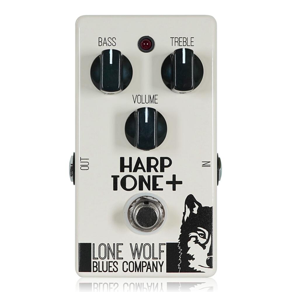 ローンウルフブルースカンパニー ハープトーンプラス "Lone Wolf Blues Company Harp Tone+" LONE WOLF BLUES COMPANY Harp Tone+は、良質なハープアンプの特性をギターアンプで再現するためのエフェクターです。多くのギターアンプに共通する、高すぎるプリアンプゲイン、ローエンドレスポンスの不足するスピーカー、カップリングコンデンサなどの特性をハープ向けに修正します。 Harp Tone+は、ハープのために設計した±20dBの広いレンジをもつ2バンドアクティブイコライザーです。 Harp Tone+のBassコントロールはギターアンプのBassコントロールとは違い、ミッドベース〜ローミッドレンジにも影響します。これは多くのハーモニカの低域をカバーし、ハープのローレンジを調整できます。Trebleも同様に、ハーモニカのレンジに合わせて設計。Treble、Bassコントロールで高域と低域を自在に補強/カットすることができ、さらにVolumeコントロールを組み合わせることで、フィードバックの起こる帯域は抑え、足りない帯域を強調しながら必要な音量に調整可能。ソロでヴォリュームを上げたい時のブーストペダルとしても最適です。 Harp Tone+はアクティブイコライザー/ブースターペダルのため、これ自体にアンチフィードバックの機能はありませんが、フィードバックの起こりやすい帯域をカットしておくことでフィードバックを抑えることはできます。 トゥルーバイパス設計です。 一般的なギター用イコライザーペダルの多くは±15dB程度です。Harp Tone+にはなぜ20dBものゲインが必要なのでしょうか。 20dBのゲインは、特に低域を補強する際に大きな働きをします。ギターアンプをハープで使用した場合、ミッドとハイは十分に出ますがローが不足することが多く、それを補うためにローレンジを強くゲインアップする必要があるためです。 Harp Tone+はハーモニカにとっての低域を的確に増強することができます。また、Toneコントロールの無いアンプで音色を調整する場合にも最適です。もちろんソロでのボリュームブースターとして、またフィードバックを低減するペダルとして、またPAを通してプレイする際にハーププレイヤーが自分のトーンをより詳細にコントロールする時にも有効です。 Harp Tone+はギターアンプを良質なハープアンプに変えます。どうやって？ギターアンプ特有の値の小さなカップリングコンデンサでも十分なドライブが得られるよう低域のゲインを増強します。また、ギターアンプのハイゲインすぎるプリアンプによる早いフィードバックも、特にTrebleノブの調整で抑えることができます。フィードバックの低減は、結果的により大きな音量を設定できることにつながります。ギター用に設計されたスピーカーではローエンドレスポンスが足りなくとも、Harp Tone+なら必要なローレベルをプッシュすることができます。 ●セッティング まずアンプのVolumeを8辺りに設定し、Harp Tone+のVolumeを調整してフィードバックが起こらないように設定します。TrebleとBassノブで音色を作り、Volumeを調整します。使用するアンプにもよりますが、この設定を基本としてご使用の機材に合わせてみてください。プレイスタイルに合わせ、フィードバックの起こりやすさをコントロールできます。 ●電源 Harp Tone+は9V電池、または9VDCアダプター（別売）で駆動します。アダプターは9VDC、100mAで、2.1mm×5.5mmコネクターのセンターマイナスのものをご使用ください（One Control EPA-2000推奨）。 アダプター端子が接続されている時、電池からの電源供給は行いません。また、インプットジャックが全体の電源スイッチを兼ねていますので、ご使用にならない時はインプットジャックからプラグを抜いておいてください。 ●特徴 1.Bassコントロール 2.Trebleコントロール 3.Volumeコントロール 4.トゥルーバイパススイッチ 5.9V DCインプット 6.ハイインピーダンスインプット 7.バイパスON/OFF LED 8.電源逆流保護回路 9.9V電池駆動対応 ※このペダルはブルースハープ向けに設計されていますが、ギターでお使いいただくこともできます。ギターでご使用の際、Trebleコントロールはハイミッド辺りのコントロールとなり、Bassコントロールを上げるとローエンドを強くブーストすることができます。 ●ブルースハープでのエフェクターの使い方 マイクからの入力端子は、必ず1/4インチモノラルフォン端子（TS端子）をお使いください。ステレオ端子（TRS端子）やキャノン端子（XLR端子）はお使いいただけません。 エフェクターの接続順は、自由に行ってかまいません。ご自分の好みの音が出る接続やセッティングを探してみてください。 Lone Wolfのブルースハープ用エフェクターは、ソリッドステートアンプでもチューブアンプでもお使いいただけます。アウトプット端子は1/4インチモノラルフォン端子（TS端子）のアンバランスド出力です。アンプ側は、マイク用の端子ではなく楽器用のインプットインピーダンスが高い入力に接続してください。 様々なタイプのマイクでお使いいただけますが、ハイインピーダンスインプットに対応しているため、例えばShure SM58などのローインピーダンスタイプのマイクをご使用になる際はインプットをローからハイへと変換していただく必要がございます。（ギターペダルを接続できるマイクプリアンプ等をご使用ください。）また、エフェクターからPhantom電源の供給はできません。