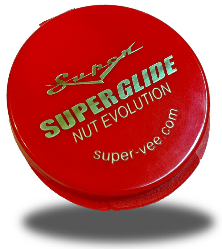 スーパーヴィー スーパーグライドナットエヴォリューション Super-Vee Super Glide Nut Evolution Super-Vee Super Glide Nut Evolutionは、トレモロユニットを搭載したギターのナットに最適化された、ナット潤滑剤です。 トレモロの操作性を高め、チューニングの安定性を向上させるため、ナットでの余計な摩擦を軽減させます。 Super Glide Nut Evolutionはアースフレンドリーで無毒性であり、石油化合物を使用していません。 ボーンナット、プラスチックナット、ブラスナットなど様々なタイプのナットに使うことができ、ギター本体の塗装、フィニッシュにも影響しません。 Super-Vee独自の“Glide”マトリックスで生成されたSuper Glide Nut Evolutionが、ナットの表面を進化させます。 触ると軽く粘着性があり、それが弦の圧で抑えられることにより高い円滑性を生み出します。 さらに、一度使用すれば多くの潤滑剤よりも長期間、ナットの円滑性が維持されます。