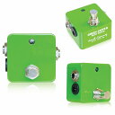 ヘンレッタエンジニアリング / グリーンザッパーオートフィルター &quot;Green Zapper Auto Filter&quot; Green Zapper Auto Filterは、ギターサウンドをダイナミックに動かすことの出来る、暖かく音楽的なオートフィルターペダルです。 このペダルはバンドパスフィルターを用い、プレイに合わせて周波数レンジを動かします。プレイングの最初のアタックでフィルターは最も高い周波数となり、そこから音の減衰に合わせて周波数が徐々に下がっていきます。周波数が下がりきっていなくても、次のアタックで、また周波数は高くなります。いわば、プレイングのダイナミクスに合わせて自動的にコントロールされるワウペダルのような効果が得られます。 5.0cm×5.0cmの非常に小さな筐体で、ペダルボードにも簡単に納めることができます。 フットスイッチを踏めば、ペダルのON/OFF切替ができます。ON時にはLEDインジケーターが輝きます。OFF時に回路は完全に信号から除去されます（トゥルーバイパス）。 Green Zapper Auto Filterには、2つの内部トリマを搭載しています。2つのトリマは、レンジとセンシティビティを調整します。ファクトリーセッティングでは、一般的なシングルコイルピックアップに合わせて調整されています。 ハムバッカーやベースでお使いの場合は、高域でのノイズを回避するためセンシティビティを下げると良いでしょう。 ペダルを裏返し、フットスイッチを手前側にして置いたとき、回路の中央付近に1つ、右手前付近に1つのトリマがあります。中央付近にあるものが周波数レンジトリマで、バンドパスフィルターが動く周波数レンジを調整します。右手前付近にあるのがセンシティビティトリマで、演奏に対するペダルの感度を調整します。 2つのトリマは、ロットによって大きいタイプと小さいタイプ（プラスネジタイプ）があります。音色に違いはありませんが、小さいタイプのトリマは反時計回りで、大きいタイプのトリマは時計回りでレンジが広く、センシティビティが下がります。実際に音を聞きながら調整してください。特に、センシティビティコントロールは、最大から20％程度で非常に繊細なものとなります。少し調整すれば非常に大きな効果が得られます。 Specifications 構成：Green Zapper Auto Filterは、通常LEDがある方を奥に、フットスイッチが手前に来るように設置します。このとき、インプットジャックは右側に、アウトプットジャックが左側になります。DCインプットジャックは左側になります。 電源：Green Zapper Auto Filterは、スタンダードなセンターマイナスの9VDCアダプタ（EPA-2000推奨）で動作します。電池はお使いになれません。Current Drawは10mAです。 回路：Green Zapper Auto Filterは、TL082デュアルOpampを採用しています。このパーツはソケットに付けられているので、お好みに合わせてTL082と同じピンの配置を持つ、他のOpampに交換することができます。（Opamp交換に伴う不具合については、保証対象外とさせていただきます。ご了承ください。） トラブルシューティング Green Zapper Auto Filterは、小さなサイズを実現するため、内部パーツが密集しています。そのため、ケーブルのプラグデザインの違いによってパフォーマンスに影響が及ぶ場合があります。一部のケーブルブランドでは、ほんの少しだけ長く、または径の大きなプラグを使用しています。Green Zapper Auto Filterにケーブルを接続した際、もう片方のケーブルが動く場合は、プラグのデザインによってケーブルが干渉している恐れがあります。この場合、音量が落ち、フィルターエフェクトの効きが弱くなるという症状が出ます。解決策としては、ジャックにOリング（ワッシャ）を噛ますか、プラグの根本0.8〜1.5mm程度に絶縁可能なテープを巻き、その部分だけプラグを外に出しておく（奥まで押し込まない）ことです。こうすることで、エフェクトの音色を一切変えることなく、問題を解消することができます。 Henretta Engineering “Tiny Pedals, big sound! Henretta Engineeringは、2009年の秋に最初のギターエフェクトペダル、Choad Blasterを販売しました。2011年からは、非常に小さく、表にノブのない“no-knobber”ラインを製作し、好評を博しています。 Henretta Engineeringのペダルは、アメリカでハンドメイドで製作されています。ビルダーのKevin Henrettaは、10代のころからギター機材にこだわりを持ち、数十年間、様々な試行錯誤を繰り返してきました。2008年、Kevinは所有するヴィンテージアンプに合った、素晴らしいディストーションペダルを探し始めます。しかし、求めているレベルのディストーションは見つかりませんでした。ダイナミクスとサステインのトレードオフ、リードではスムーズすぎたり、リズムでは暗すぎたり、逆に明るすぎたりします。そこでKevinは、長年の電子機器のカスタム製作の経験を生かして、エフェクターの製作を開始しました。 そして完成したのがChoad Blasterです。その回路には、ユニークなゲインストラクチャーが組み込まれ、マイルドなオーバードライブからヘヴィなディストーションまで、たった2つのノブで実現してしまったのです。そのノブは、ローエンドからローミッドまでの歪みと、ハイミッドのクランチを調整するものでした。そのペダルを販売してみると大変に好評で、ファズとディストーションの間のペダルとして、また多くの歪み系の中でも特にオープンなサウンドが得られるペダルとして評価されました。 さらにKevinは、より多くのエフェクターのデザインを手がけるようになり、ついに非常に小さな“no-knobber”ラインを完成させました。 Remember that all of the fun and excitement is in the journey. Rock On! Kevin Henretta