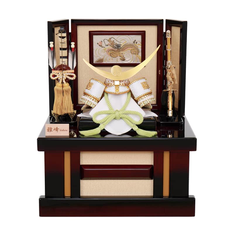 五月人形 コンパクト 上杉謙信 兜収納飾り 兜飾り 雅峰作 金小札 正絹 白糸縅 8号 【2025年度新作】 h075-fz-6l22-hh-712