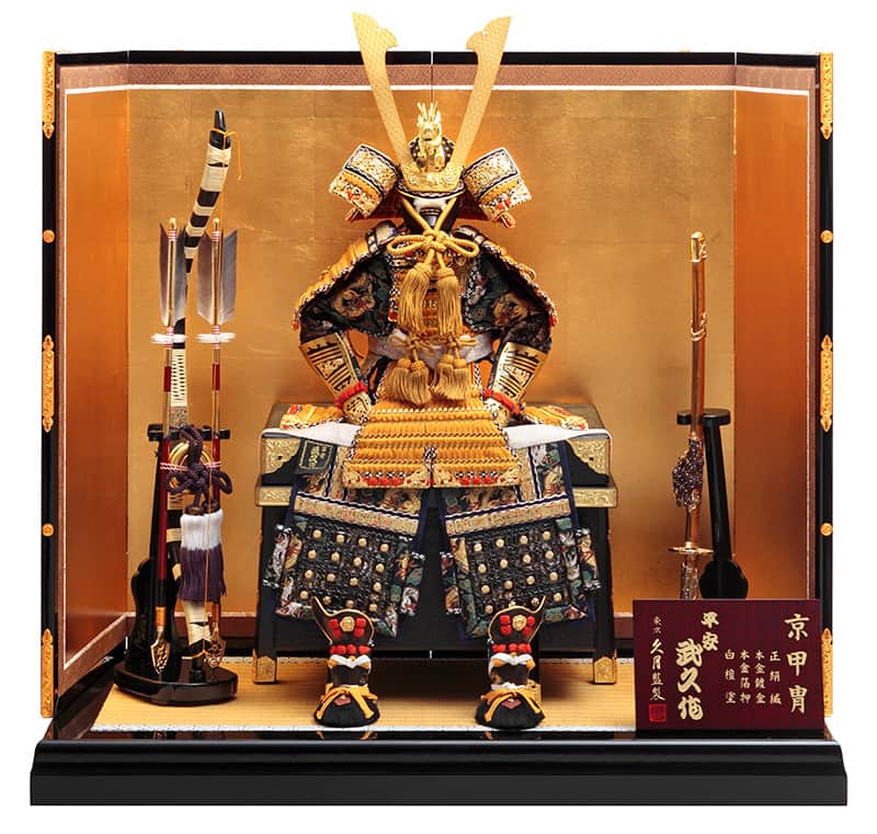 五月人形 久月 鎧平飾り 鎧飾り 平安武久作 京甲冑 本金箔押 正絹緋縅 12号 【2026年度新作】 h075-k-21805 D-55