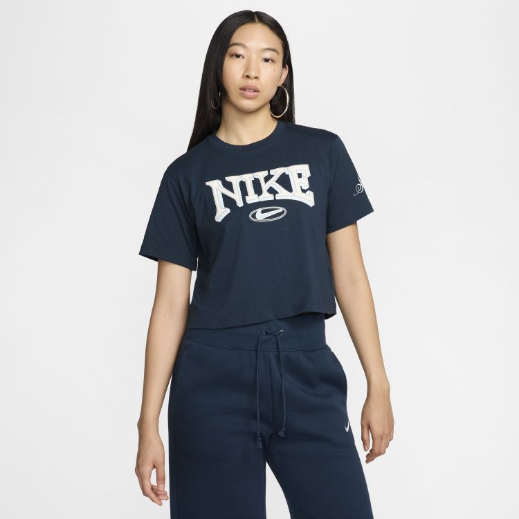 NIKE ナイキ FZ2856-478 ウィメンズ NSW OC VARZITY S/S Tシャツ レディース Tシャツ