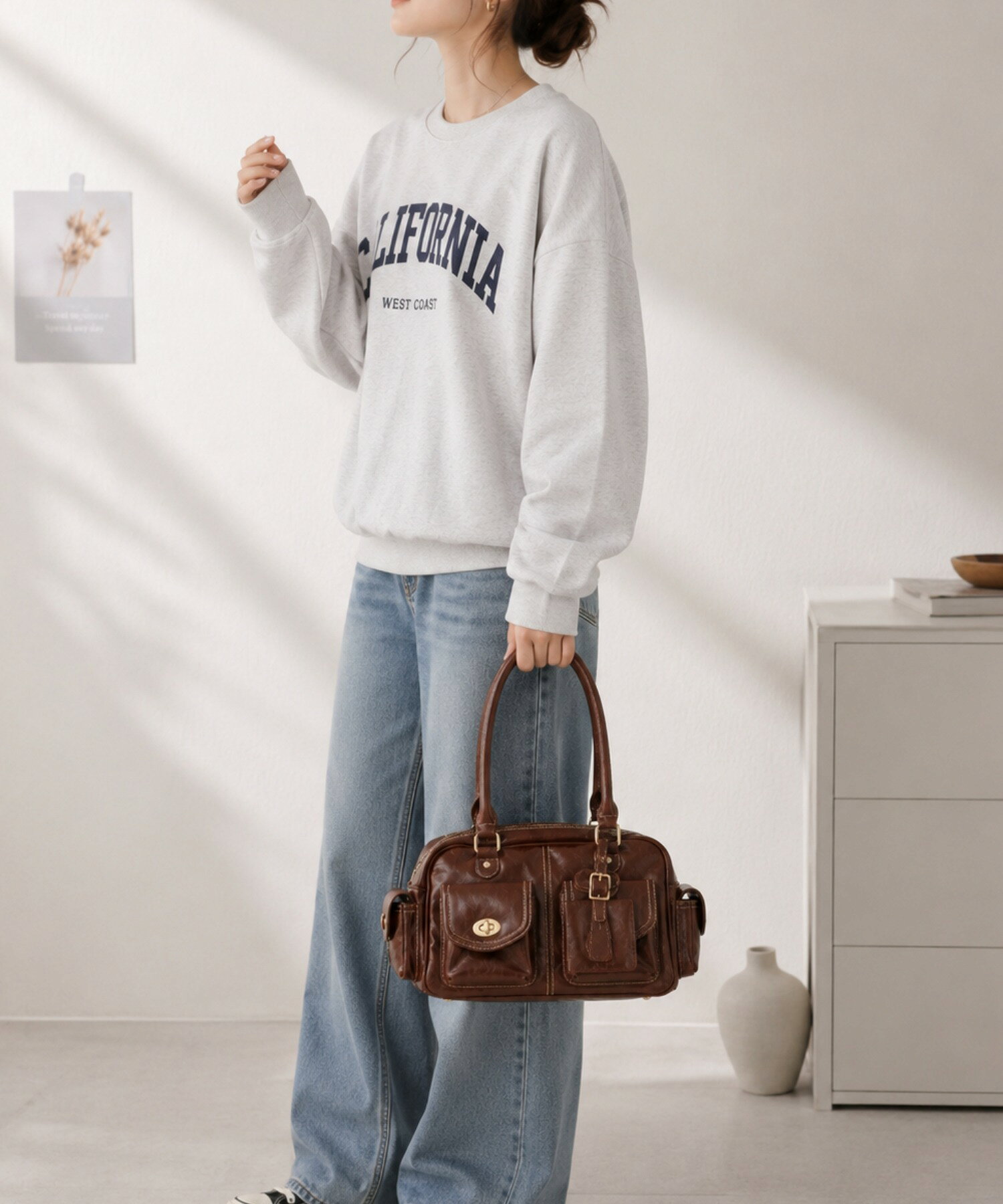 ninonの【店内最大70%OFF】 ボストンバッグ レディース おしゃれ ミニ 小さめ ミニボストンバッグ ハンドバッグ 黒 きれいめ 旅行 チャーム付 アウト ポケット ダブル ハンドル バッグ ボストン バック 大人 シンプル 通学 通勤 ハンド ブラウン ミニハンドバッグ 合皮 かわいい｜アングル2