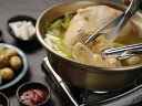 【商品特徴】タッカンマリとは鶏一羽という意味の韓国の水炊きです。 じっくり煮込んだ鶏をハサミで切り分けてコラーゲンたっぷりの濃厚なスープといただくと、大変美味です。 薬膳の蔘鷄湯とは、似ているけど豪快さはその比ではありません。 どうしても、韓国東大門で食べた、あのタッカンマリを再現して、是非皆さまに食べて欲しいと、色々な鶏を取り寄せて試食しました。 試行錯誤の末、九州産ブランド鶏のなでしこ姫鶏を使った【タッカンマリ】が完成しました。 商品説明メーカー所在地 原材料 鶏肉（九州産）、汁(昆布、鶏がら、野菜、焼あご、鯖節、鰹節、酒、食塩)、干しうどん(小麦粉、食塩、小麦たんぱく、加工でんぷん)、トッポギ(白米粉)、タデギ(コチュジャン、しょうゆ、唐辛子、ごま、酒、にんにく、穀物酢 /調味料(アミノ酸等)、甘味料(サッカリンNa)、(一部に鶏肉・小麦・大豆・さば・ごま・酒精を含む) サイズ 255×355×105(mm) 原産国 日本 内容量 2～3人前 半身 アレルギー表示 小麦、大豆、さば、ごま、鶏肉 温度帯 冷凍 メーカー名 独楽福岡県鞍手郡鞍手町新北1065番地1