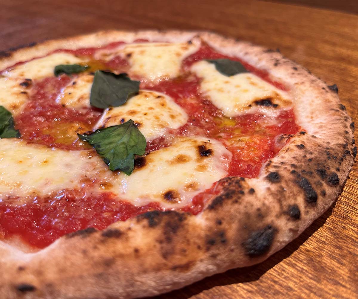 [NORI PIZZA] 冷凍ピザ マルゲリータ(普通サイズ直径23cm) 1枚 /ピッツァ ピザ 冷凍ピザ レンチン 便利 手軽 鹿児島県 大隅 窯焼き 本格 窯焼きピッツァ 専門店 マルゲリータ 定番 石窯 手伸ばし 技術 軽い食感 ブレンド小麦 テイクアウト