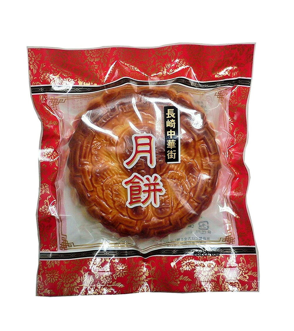 【商品特徴】中国では、中秋節の際にお供えされる縁起物のお菓子が月餅です。 あんを生地で包んだものを古くから伝わる木型で圧縮し、焼き上げたものです。 商品説明メーカー所在地 原材料 【外皮】小麦粉、鶏卵、砂糖、水飴、ラード、カスタード粉末(乳・大豆由来)、膨張剤 【あん】生あん、水飴、砂糖、干しブドウ、落花生、ゴマ油(大豆を含む)、食塩、寒天 サイズ - 原産国 - 内容量 300g アレルギー表示 小麦、卵、乳、落花生、大豆、ごま 温度帯 常温 メーカー名 株式会社福建長崎県長崎市出島町4-13