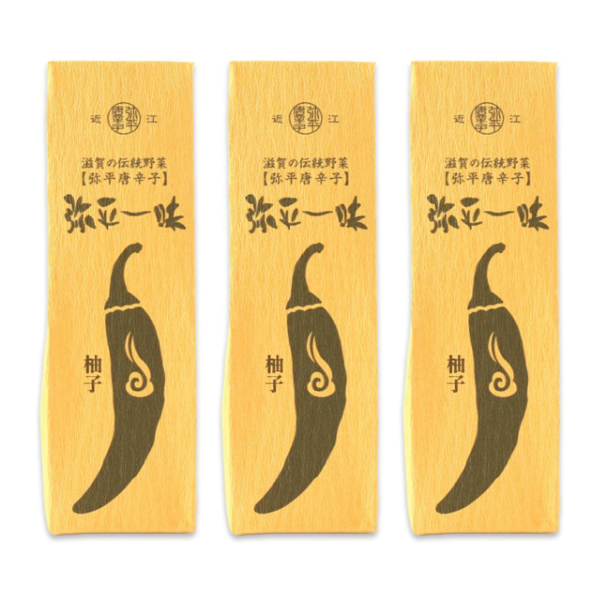 【商品特徴】辛味、甘味、香りが三位一体となった芳醇な味わいをお楽しみいただけます。 肉厚で豊かな旨味を持つ唐辛子を、丁寧に乾燥させ、粉砕した一味です。 滋賀県湖南市で古くから愛されてきた伝統野菜を使用しています。 弥平一味柚子は、料理のアクセントとして幅広く使える万能調味料です。 お肉やお野菜の調理にも活躍します。 辛さも適度で、一味が料理の風味を引き立てます。 商品説明メーカー所在地 原材料 弥平唐辛子、柚子 サイズ 148×45×135(mm) 原産国 日本 内容量 12g×3 アレルギー表示 なし 温度帯 常温 メーカー名 香貴丸プロダクツ愛知県名古屋市西区枇杷島2丁目21番12号