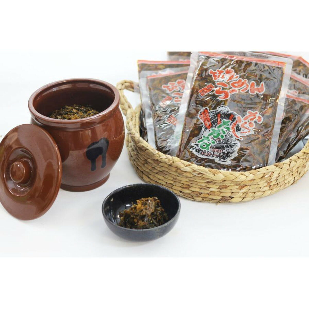 【商品特徴】大きめカットの高菜で食べ応えがあります。 ラーメンのトッピングにはもちろん、そのままご飯のおかずにしても、アレンジレシピで焼飯やパスタ等に具材として入れて頂いても万能に美味しくお召し上がりいただけます。 商品説明メーカー所在地 原材料 高菜(国産、中国)、植物油、たん白加水分解物、食塩、とうがらし、砂糖、ごま、しょうゆ、醸造酢、ウコン/調味料(アミノ酸等)、ソルビット、(一部に小麦・大豆・ゼラチン・ごまを含む) サイズ - 原産国 日本、中国 内容量 230g×10 アレルギー表示 小麦、大豆、ゼラチン、ごま 温度帯 常温 メーカー名 ワイエスフード株式会社福岡県田川郡香春町大字鏡山字金山552番8