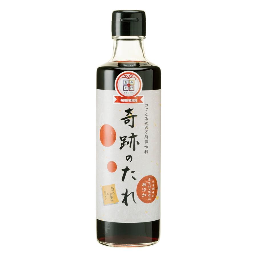 【商品特徴】九州産の甘口醤油をベースに、赤ワイン仕込みでコクと旨みが凝縮された万能調味料です。 安全、安心、無添加にこだわって作り上げました。 日本だけでなく海外の方も大好きなテリヤキ風味となっており、他の調味料を使わず、この「奇跡のたれ」1本で味付けが決まります。 そのままソースやたれとして使えるのはもちろんですが、カレーなどの隠し味に、煮物などの決め手に、炒め物や丼ぶり、混ぜご飯などは「奇跡のたれ」だけで大満足の味に仕上がります。 大切な人への贈り物や毎日のお弁当、夕飯づくりにと忙しい方にはとても適した商品です。 「おみやげグランプリ」にて各国審査員賞を受賞しました。 商品説明県名 原材料 醤油、砂糖、みりん、清酒、ワイン、酵母エキス、食塩 サイズ 54×200×54(mm) 原産国 日本 内容量 270ml アレルギー表示 小麦・大豆・ゼラチン 温度帯 常温 メーカー名 有限会社　よしおか熊本県熊本市北区植木町亀甲1526-1