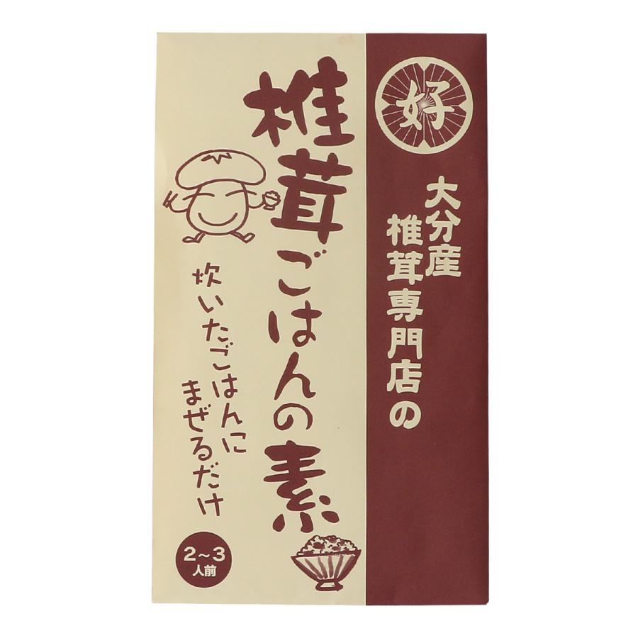 【商品特徴】椎茸専門店が丹精込めて作りました椎茸ごはんの素です。 大分県の山間部の気候は、夏冬の寒暖の差が激しく梅雨時から真夏にかけては雨が多く湿度も高い一方、真冬は雪も降り寒さもきびしい変化に富んだ気候です。 このような、気候的な条件は、肉厚で香りの良いしいたけを栽培するのに、とても適しております。 またそれに加え、大分県の椎茸生産者は何代も前から受け継いだ優れた育成方法を身につけ、椎茸の種コマを打つ原木の伏せこみや、栽培された後のしいたけを乾燥する技術には、一段と優れたものがあります。 このような理由から大分県の椎茸は、その味、量とも日本一(全国生産量の32%)と言われています。 当店では、このような大分産椎茸の中でも、色、つや、そして香りにこだわり、厳しく選び抜いたものだけを椎茸ごはんの素の原料にしています。 だからおいしいのです。 商品説明メーカー所在地 原材料 乾しいたけ(大分県産)、昆布、水あめ、醤油、味りん、砂糖、食塩、七味唐辛子、山椒/保存料(ソルビン酸K)、調味料(アミノ酸等)、甘味料(甘草)、増粘多糖類、カラメル色素、(一部に大豆・小麦を含む) サイズ 210×120×15(mm) 原産国 日本 内容量 90g アレルギー表示 大豆、小麦 温度帯 常温 メーカー名 有限会社上田椎茸専門店大分県別府市小倉6組